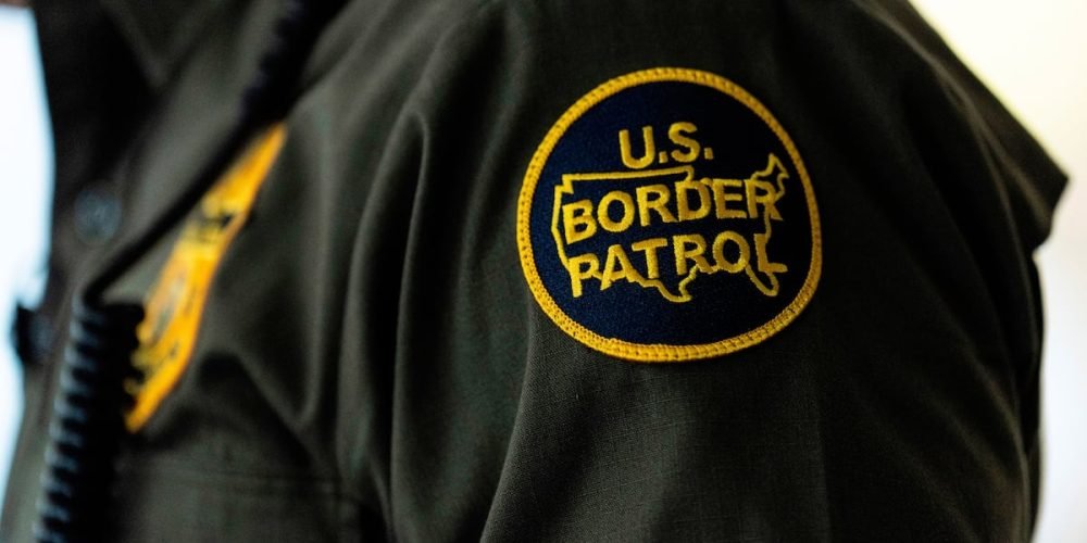 Suplantación de agente fronterizo