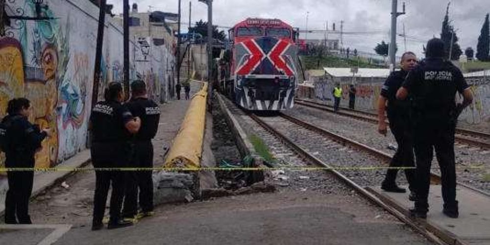 Tragedia en Querétaro: oficial muere atropellada por tren durante operativo