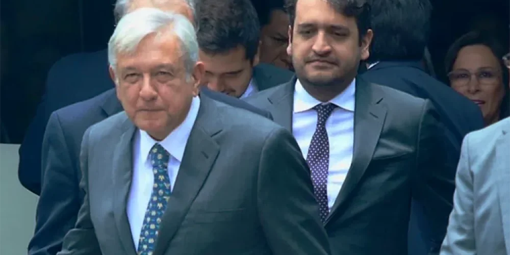 AMLO-y-Andres-Lopez-Beltran-hijo-busca-posicion-morena