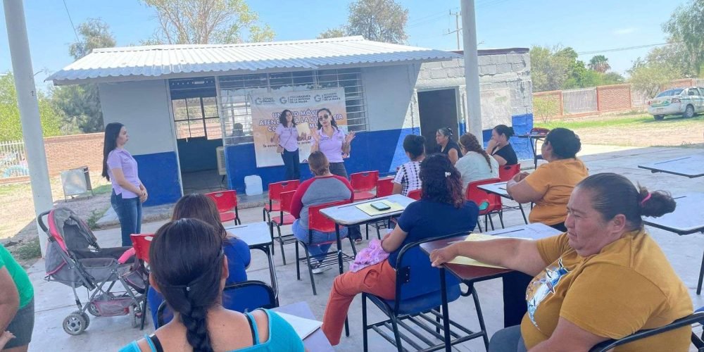 Acerca PRODEM atención integral a mujeres del Ejido La Luz con Unidad Móvil