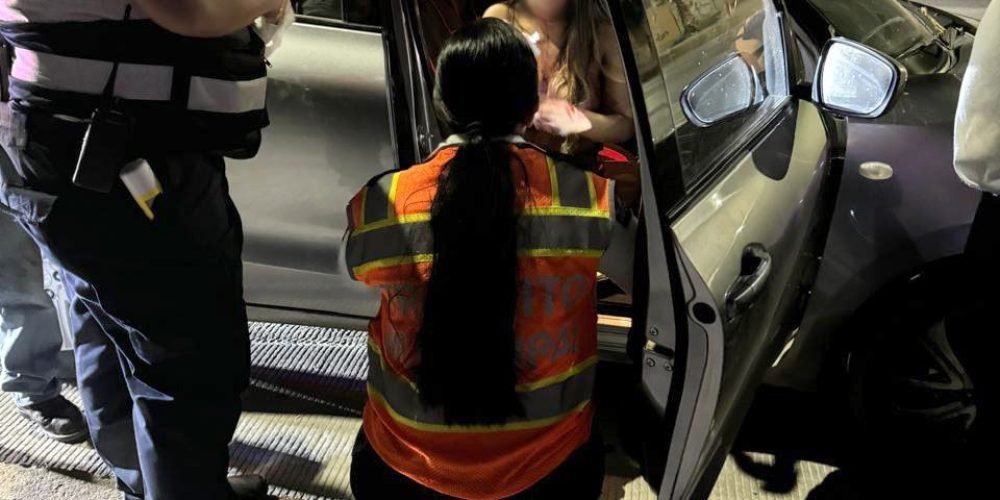 Agente de Vialidad brinda apoyo a mujer víctima de violencia