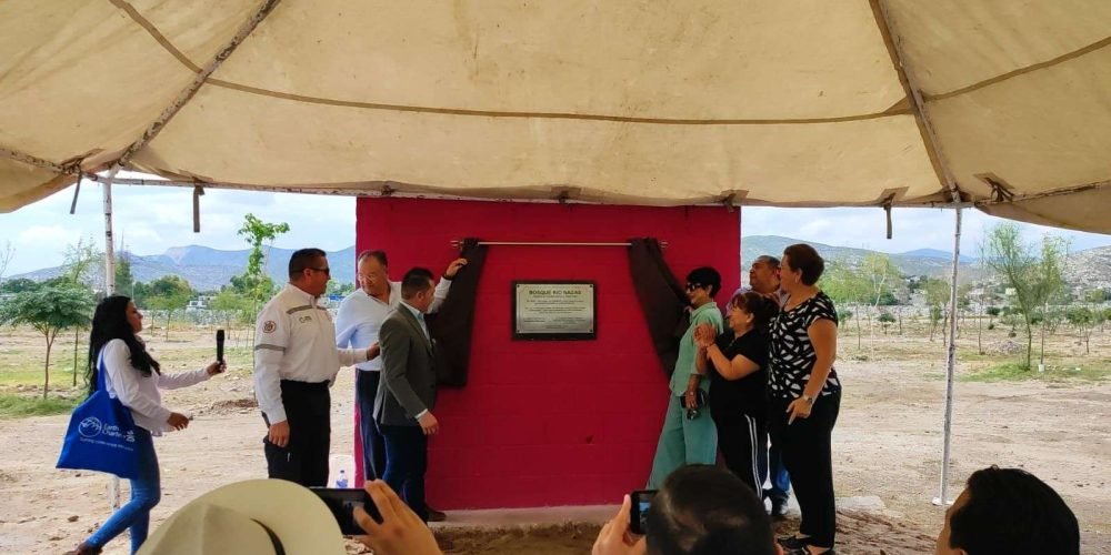 Ayuntamiento de Gómez Palacio devela placas conmemorativas en honor al mezquite y al Bosque Río Nazas