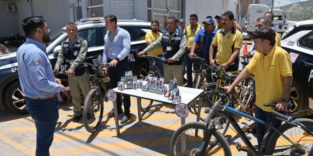 Ayuntamiento de Gómez Palacio inicia entrega de kits de iluminación para ciclistas que se trasladan a sus centros de trabajo en horas de baja visibilidad