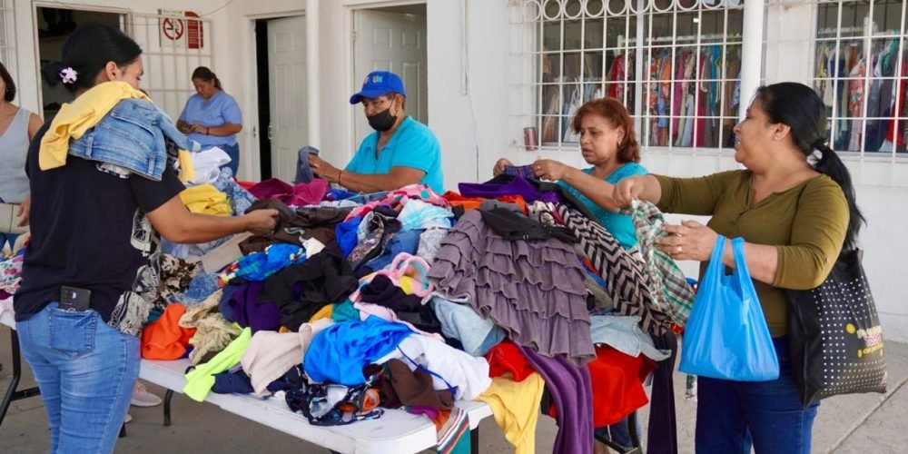 Bazar DIF Torreón ofrece ropa, juguetes y artículos para el hogar a bajo costo en apoyo a la economía familiar