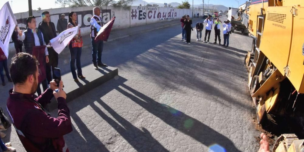 Betzabé Martínez da banderazo a la pavimentación de la calle La Central