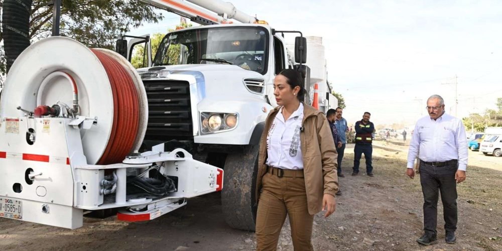 Betzabé Martínez refuerza combate a crisis de drenaje con nuevo equipo vactor para SIDEAPA