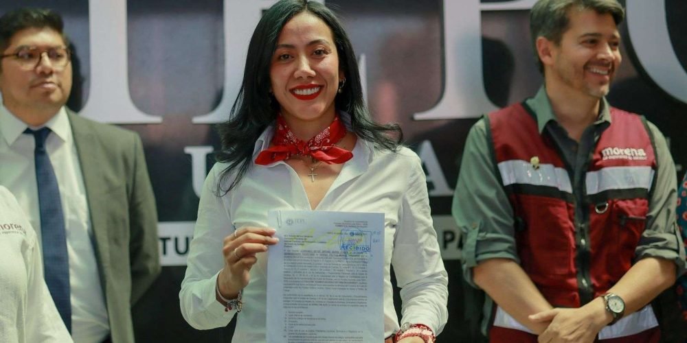 Betzabé Martínez se registra como candidata a la presidencia municipal de Gómez Palacio por la coalición Morena, PT y Partido Verde2