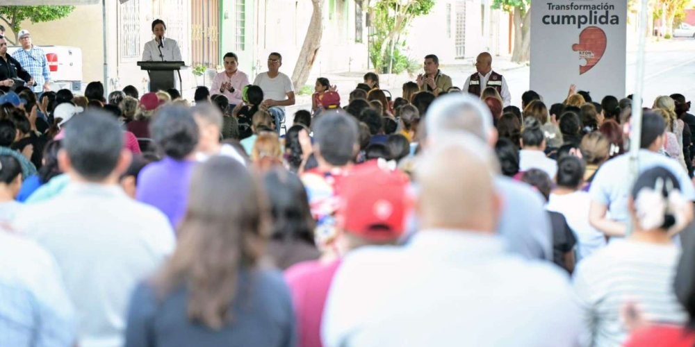 Betzabé cumple a vecinos de Santa Rosa con nueva pavimentación