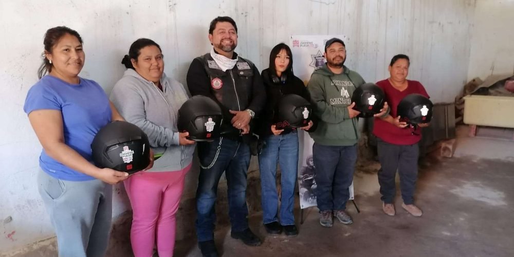 Capacitan a motociclistas de los ejidos Jalisco y Flor de Jimulco en conducción defensiva y preventiva