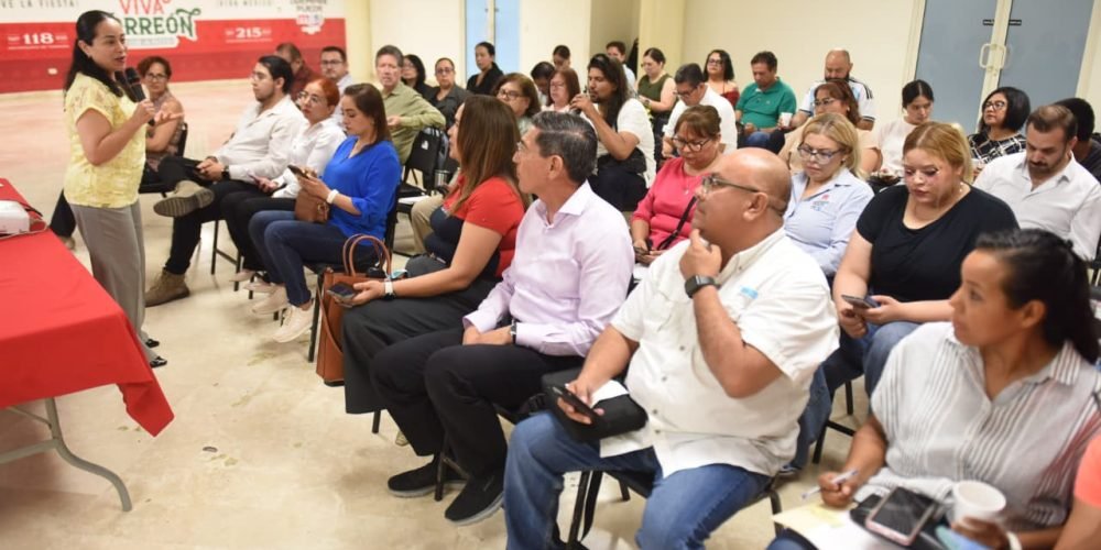 Capacitan a servidores públicos y ciudadanía en general en temas de inteligencia artificial