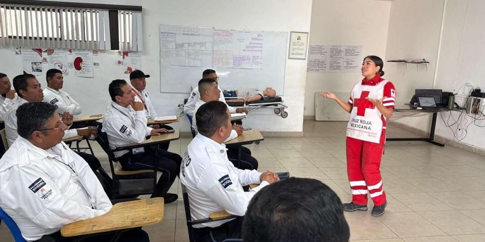 Capacitan en primeros auxilios a 150 elementos de Tránsito y Vialidad