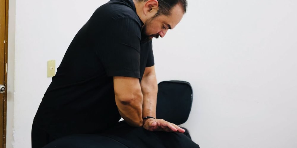 Centro Comunitario Benito Juárez ofrece servicio de terapia física y quiropráctica para fortalecer la salud de las familias