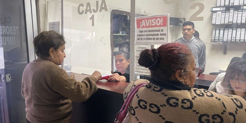 Ciudadanos acuden a realizar su pago predial en Lerdo
