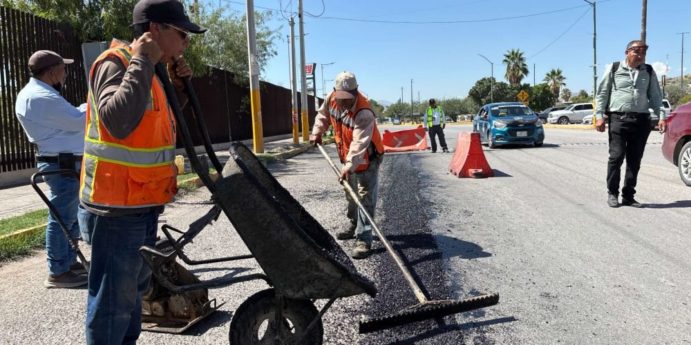Comenzaron los trabajos de bacheo en el bulevar Forjadores