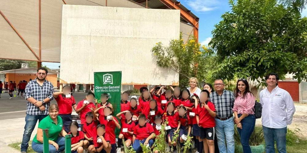 Continúa la instalación de jardines polinizadores en áreas públicas y escuelas de Torreón