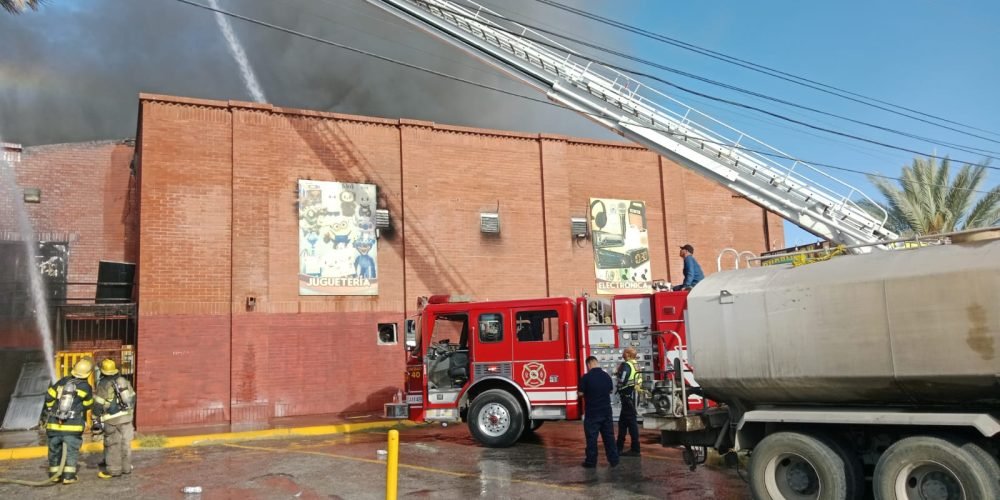 Controlan incendio en precio comercial sobre bulevar Revolución y Vasconcelos