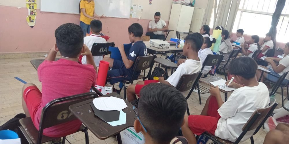 DIF lleva pláticas de prevención a niños y jóvenes estudiantes