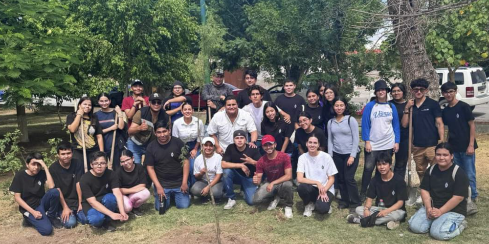 Dependencias municipales realizan reforestación en la Plaza del Eco