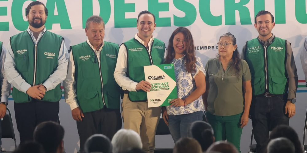 Detona Manolo entrega de 1150 escrituras en todas las regiones