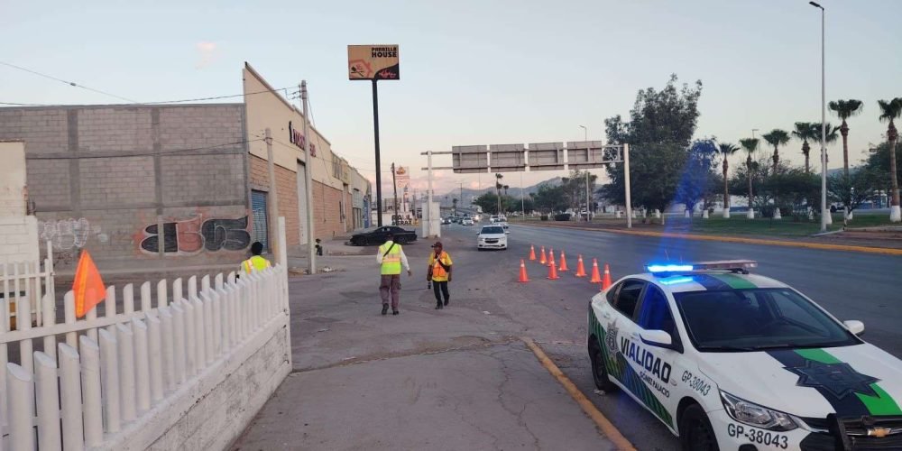 Dirección de Tránsito y Vialidad refuerza presencia en puntos de alta afluencia en Gómez Palacio