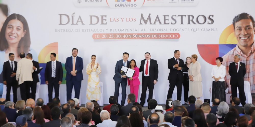 El amor que le tenemos a Durango se lo debemos a los maestros