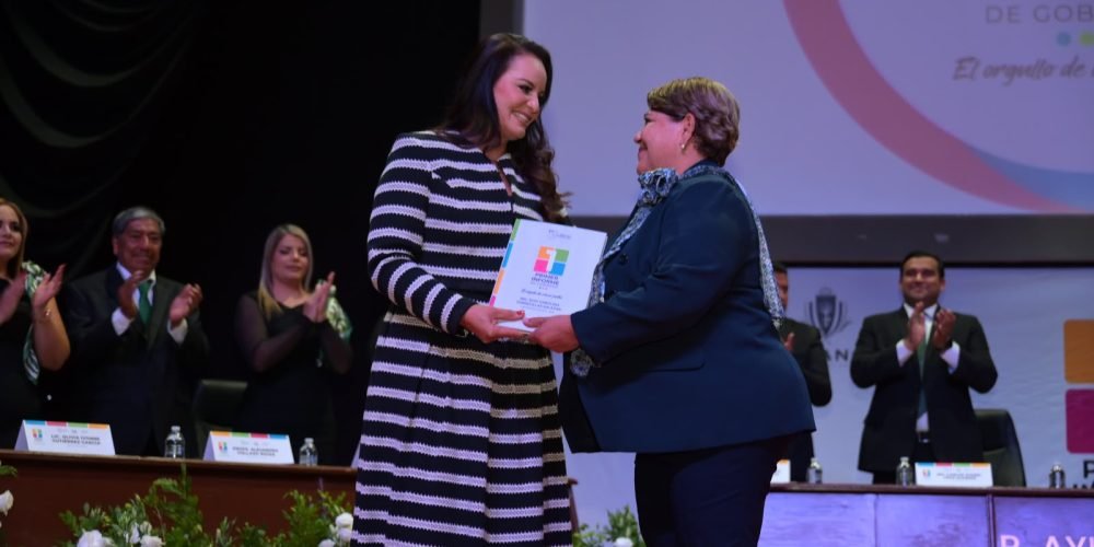 Entrega Susy Torrecillas glosa de su primer informe de gobierno