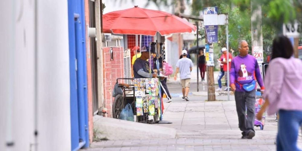 Exhortan a vendedores ambulantes a contar con su licencia de funcionamiento