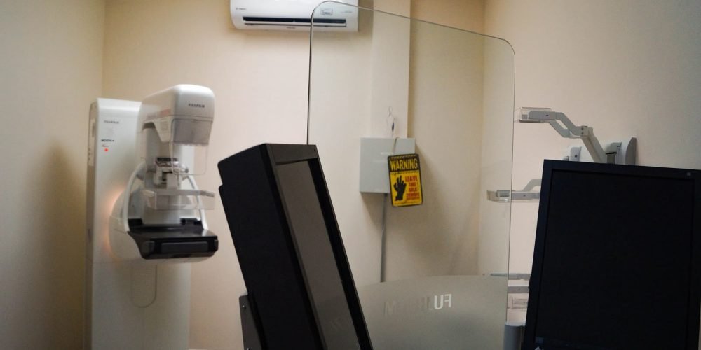 Facilitan estudios para prevención de cáncer de mama