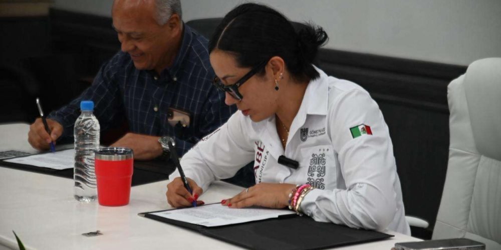 Firman convenio para combatir el rezago educativo en Gómez Palacio