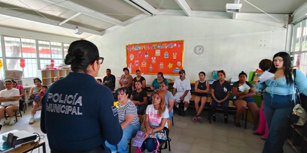 Fortalece Gobierno de Betzabé Martínez la prevención desde el hogar con Escuelas para Padres de Agrupamiento Violeta