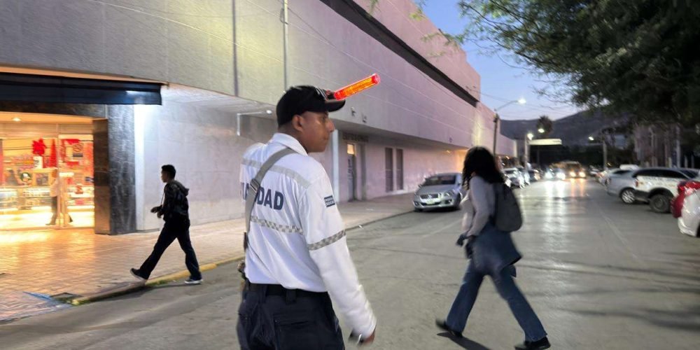 Fortalecen operativo de tránsito para reforzar la seguridad vial en zonas comerciales de Torreón