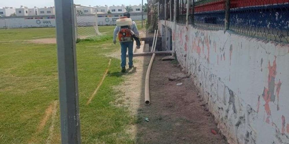 Fumigan Deportiva Francisco Gómez Palacio para proteger la salud de asistentes al Curso de Verano 2025