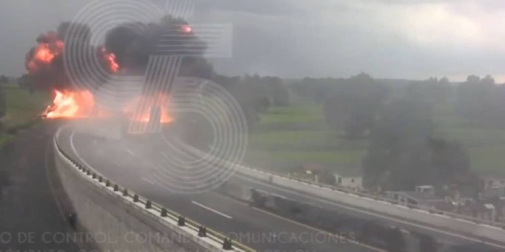 Pipa explota carretera México-Veracruz