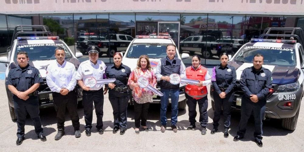 Gobernador Esteban Villegas Villarreal y la Alcaldesa Leticia Herrera Ale entregan vehículos a Seguridad Pública y Protección Civil para reforzar la seguridad del municipio