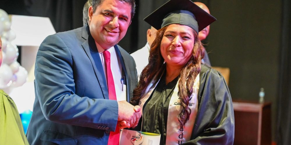 HOMERO ACOMPAÑA A GRADUADOS DE LA PRIMERA GENERACIÓN DEL CECYTE LA LOMA
