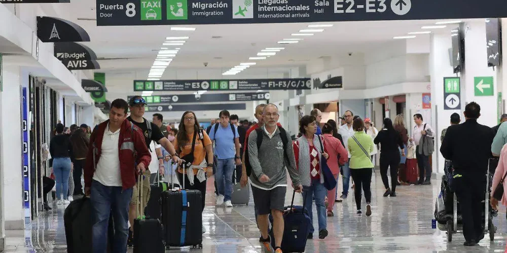 INM renueva equipos de revisión de biométricos en aeropuertos internacionales