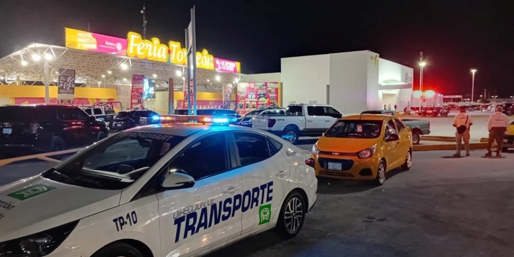 Implementa Dirección de Transporte Público zona taxi de abordaje seguro en la Feria de Torreón