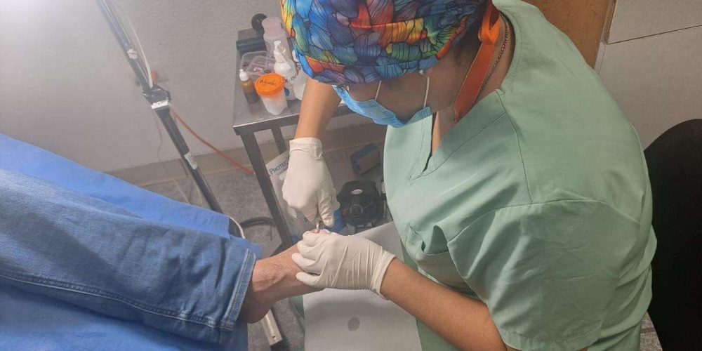 Informan sobre servicios especializados de podología en Salud Municipal