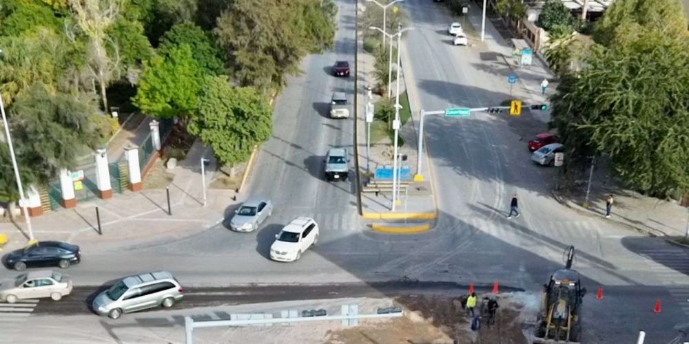 Inicia reposición de línea sanitaria en Avenida Juárez, entre Mariano López Ortiz y Cuauhtémoc