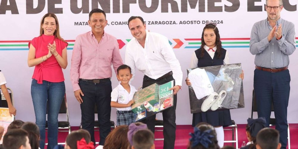 Iniciamos la entrega de uniformes en todas las escuelas rurales de Coahuila Manolo Jiménez