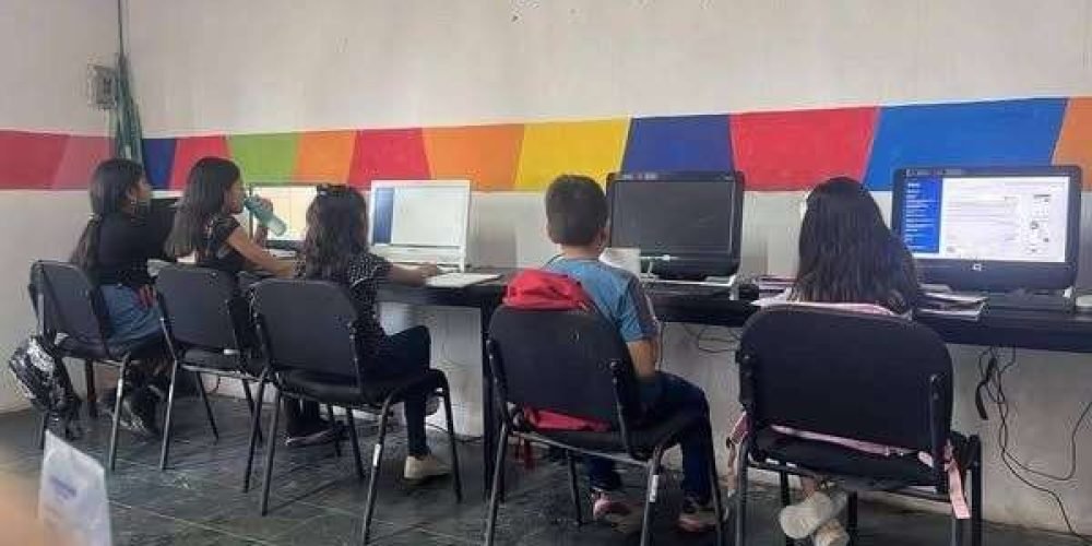Instituto Municipal de la Juventud ofrece clases de regularización en el Ejido La Esmeralda