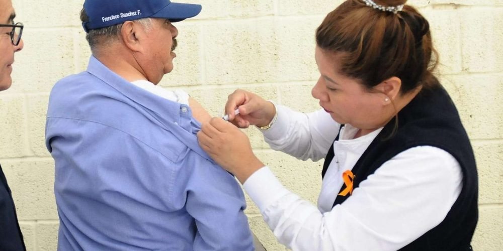 Invitan a la ciudadanía a aprovechar los últimos días de vacunación contra la influenza, neumococo y COVID