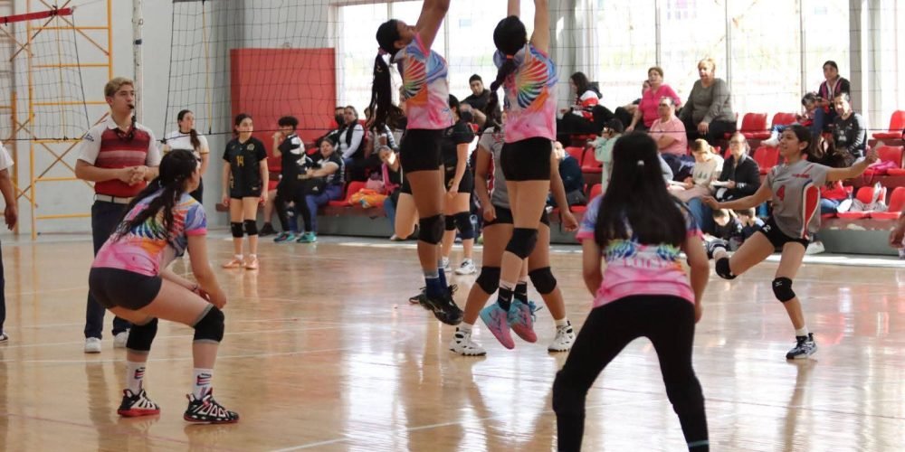 Invitan a niñas niños jóvenes y adultos a sumarse a las ligas municipales de voleibol