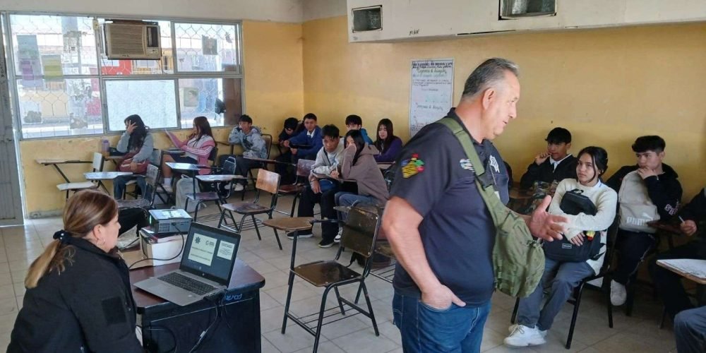 Llevan cursos de educación vial a empresas y escuelas de Gómez Palacio