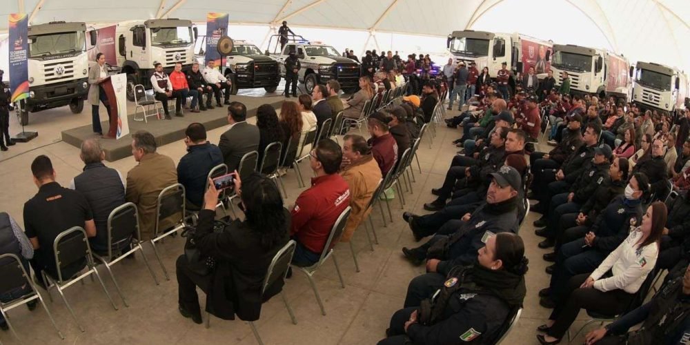 Más seguridad y calles limpias para Gómez Palacio Betzabé entrega patrullas y camiones por 65 mdp