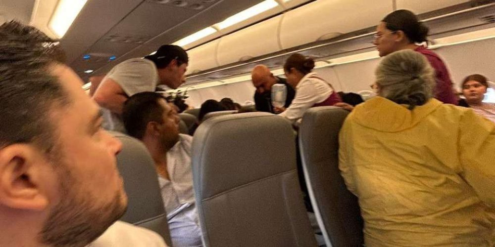 Médico del IMSS Coahuila salva a hombre de morir en pleno vuelo