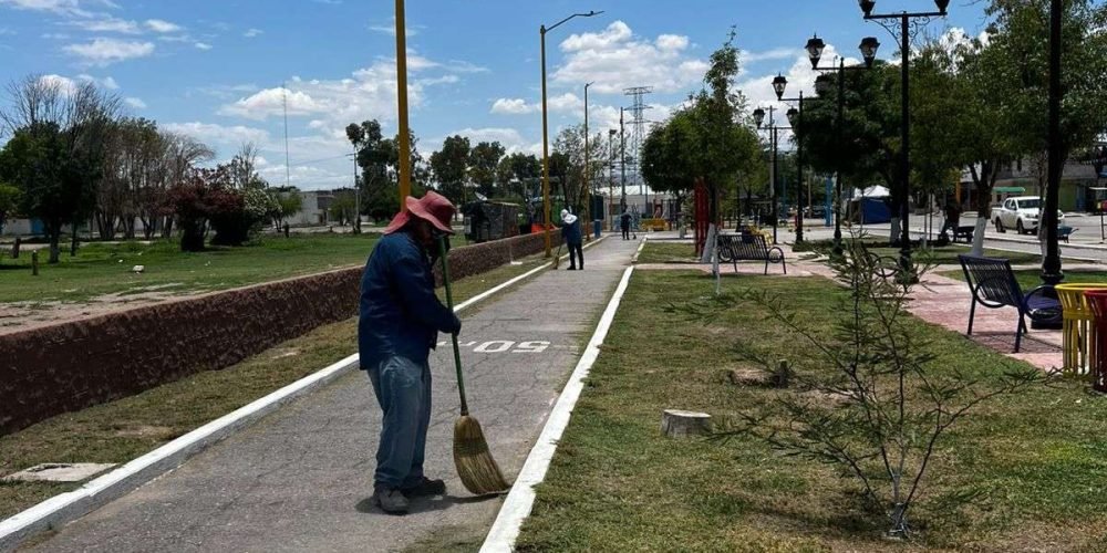 Mejora Ayuntamiento de Gómez Palacio la Plaza del Divino Niño en vísperas de festejos religiosos