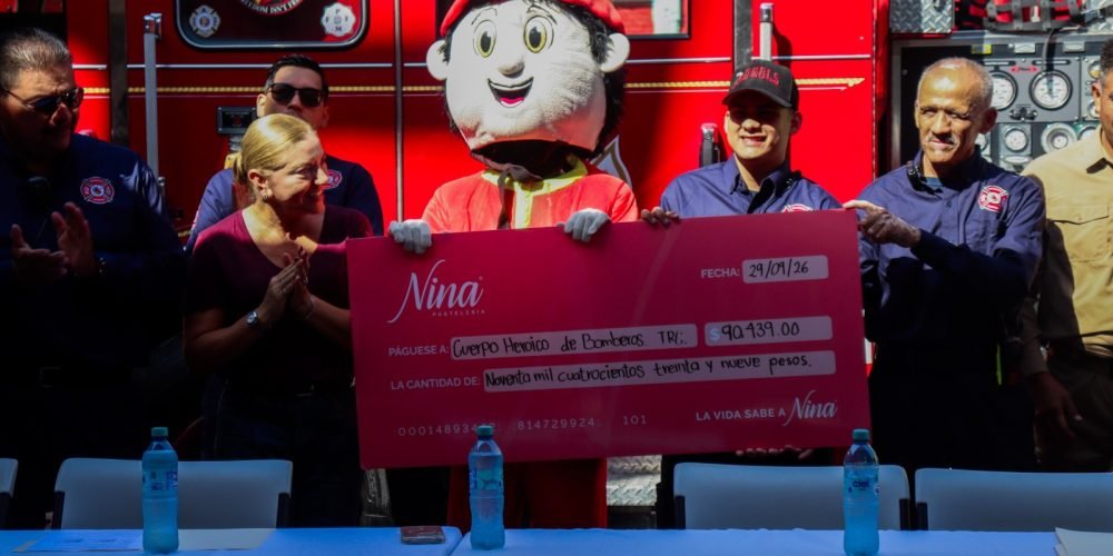 Nina Pastelería dona más de 90 mil pesos al Cuerpo de Bomberos de Torreón