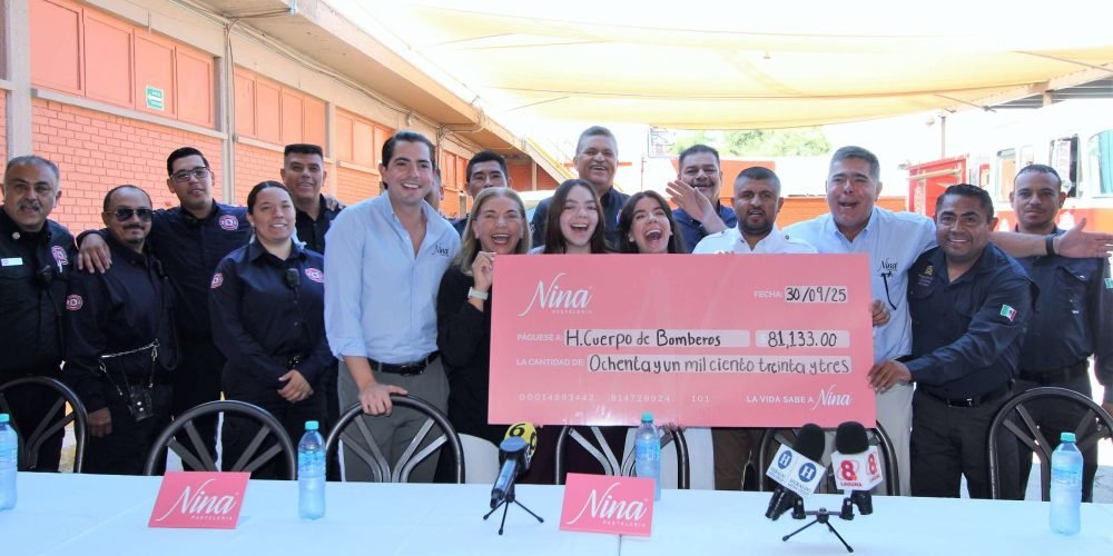 Nina Pastelería entrega donativo a Bomberos de Torreón por 81 mil 133 pesos