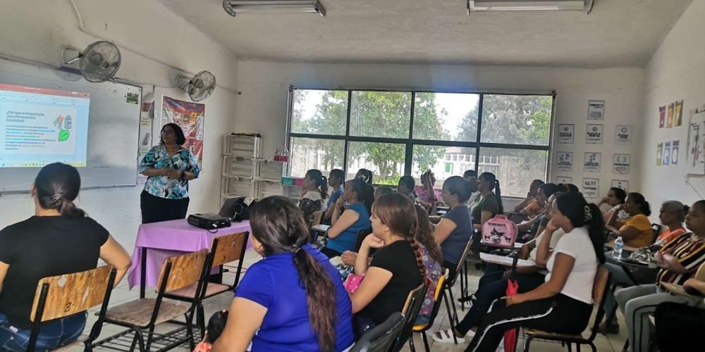Ofrece Ayuntamiento pláticas sobre alimentación saludable en escuelas primarias